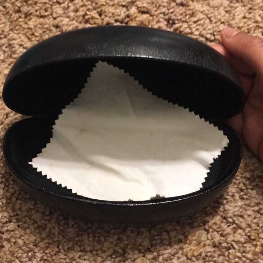 Authentic Bvlgari Black designer sunglasses + Case - Picture 8 of 8